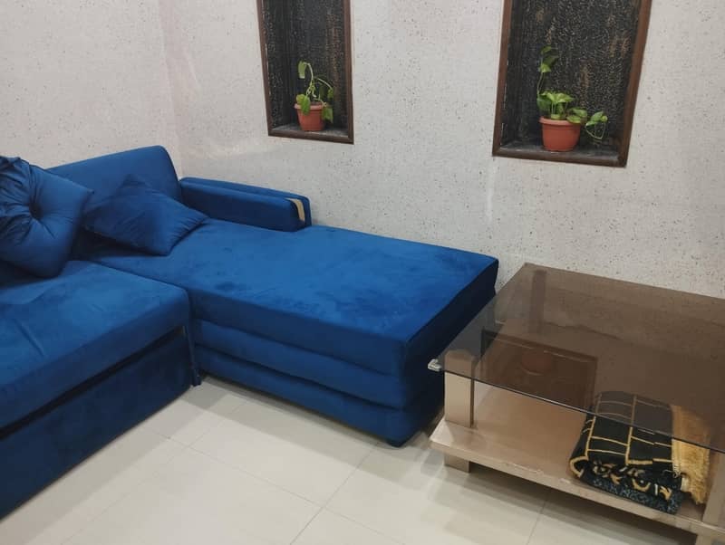 L shape Sofa "cumbed" . . . 1