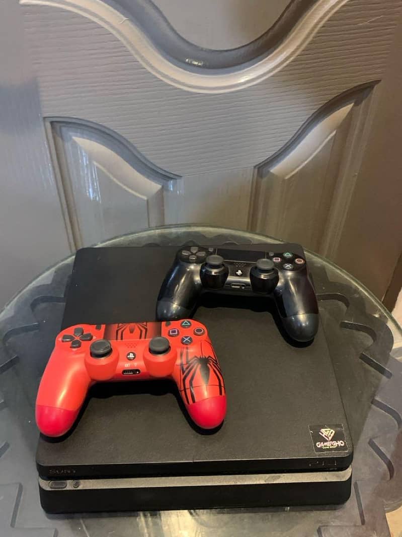 ps4 slim with 2 controller 1