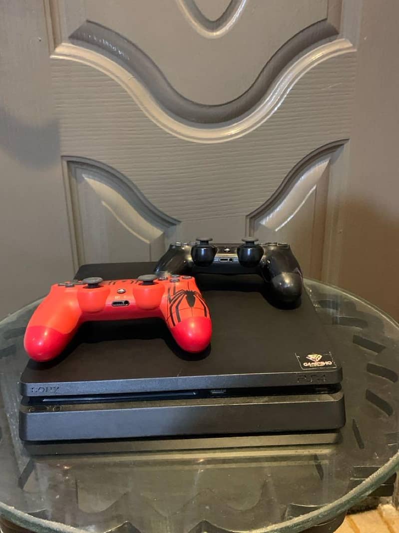ps4 slim with 2 controller 2