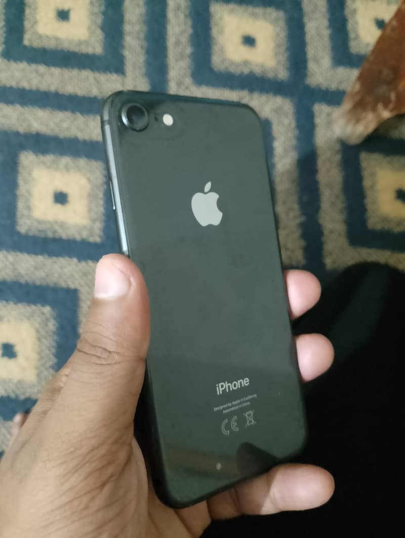 Apple iPhone 8 3