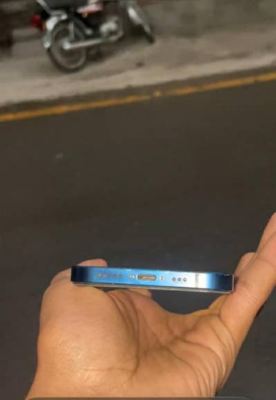 Apple iPhone 12