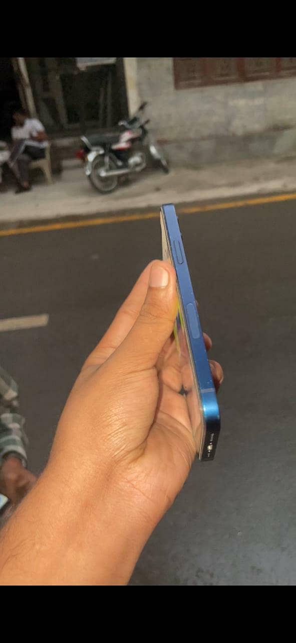 Apple iPhone 12 1