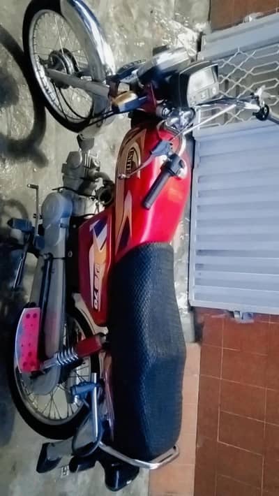 United bike 70cc 2025 model condition 10/9 excellent :03217268852