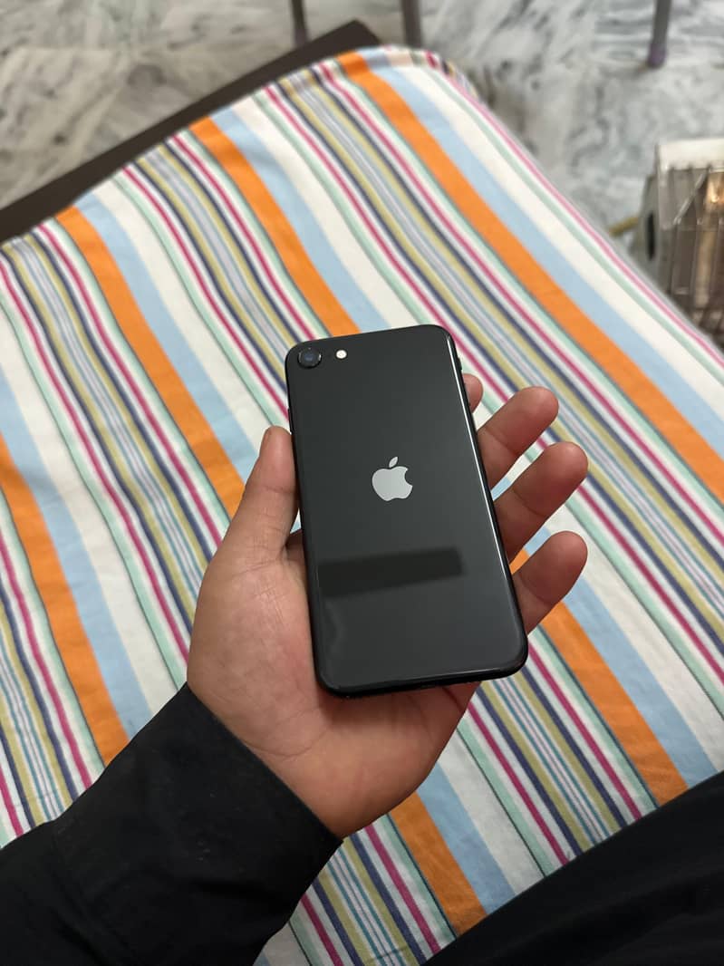 Apple iPhone SE 3RD GENERATION 4
