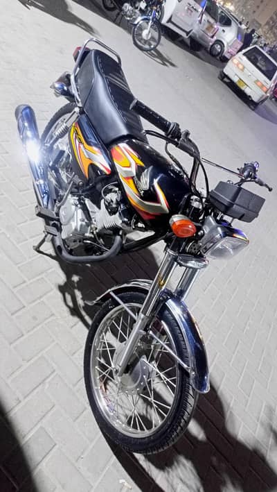 Honda CG-125 2022 9 month Karachi num 1st owner Genuine mint condition