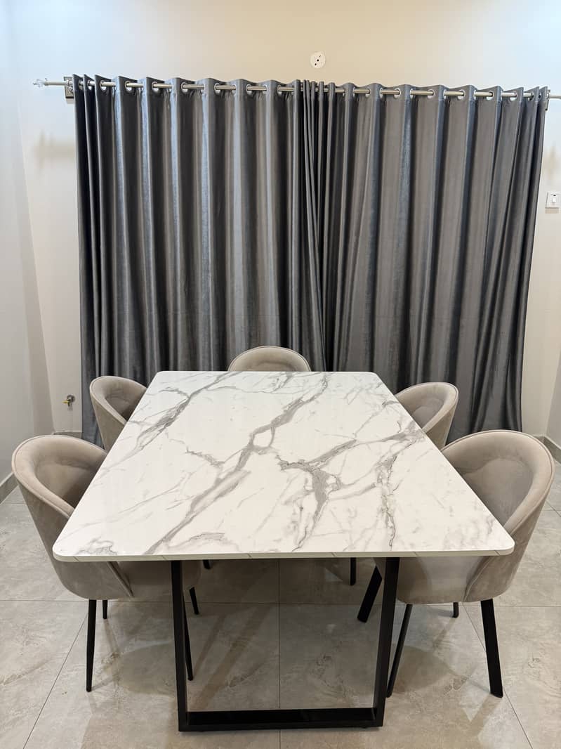 DINING TABLE / DINING CHAIRS 0