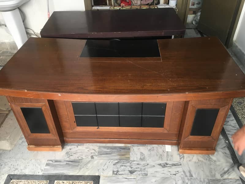 Executive Table 0