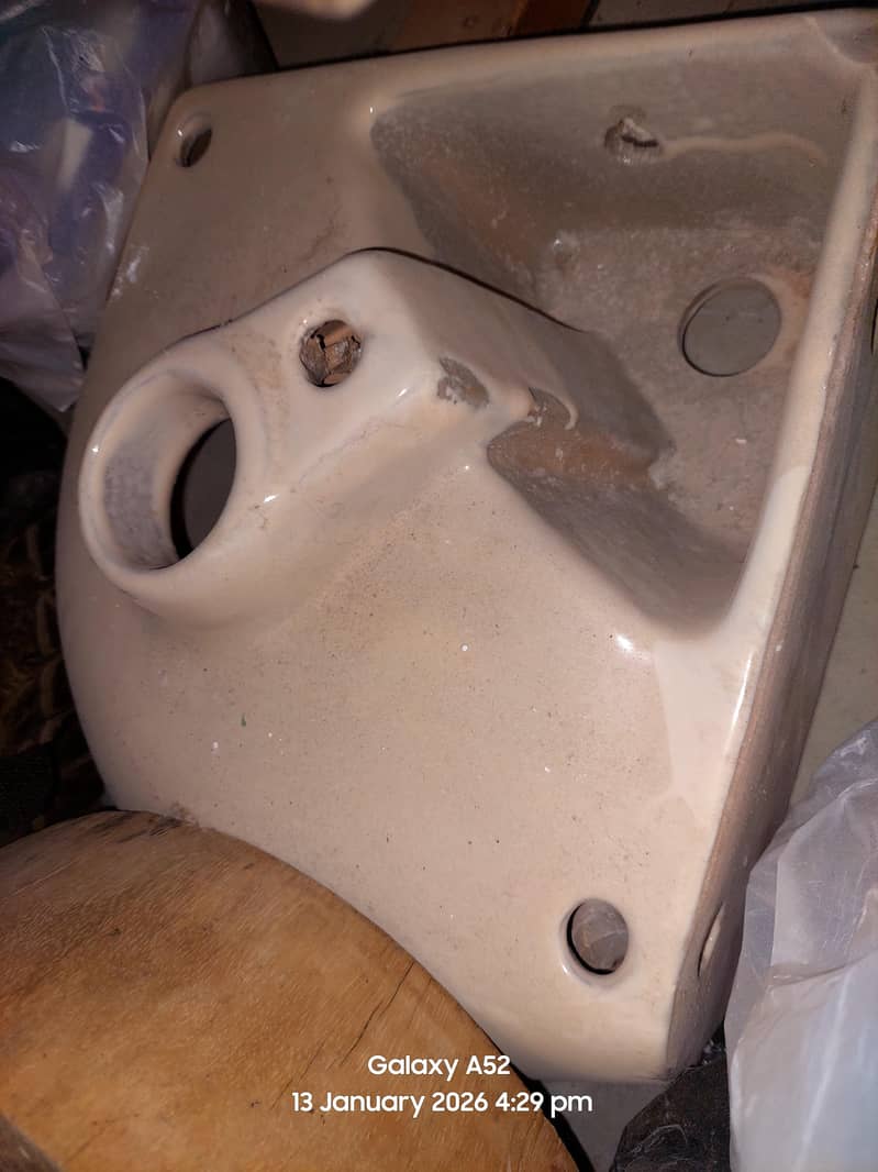 Side Corner Basins 0