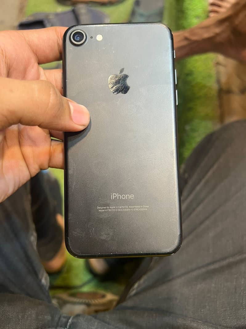 Apple iPhone 7 1