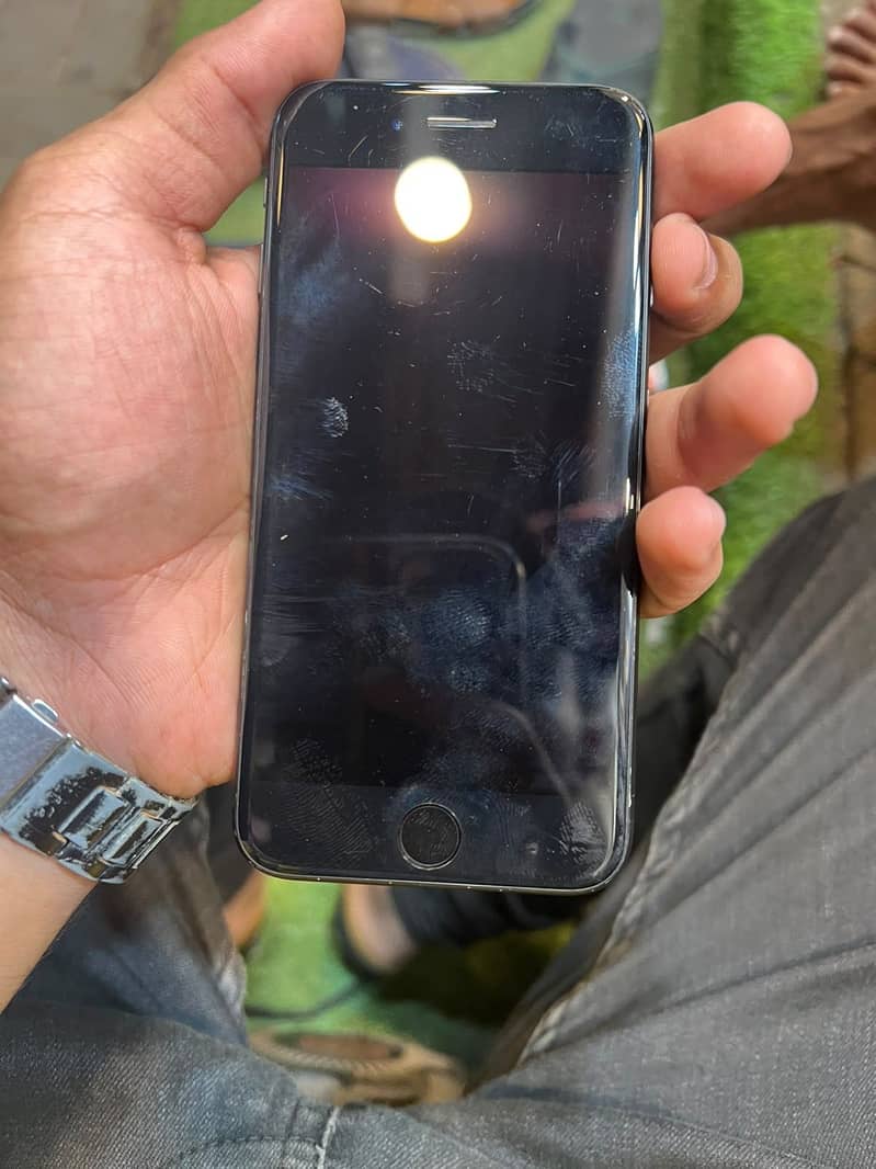 Apple iPhone 7 2