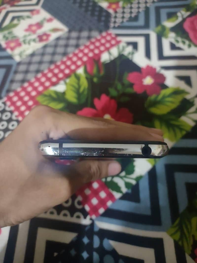 Sharp Aquos R2 6