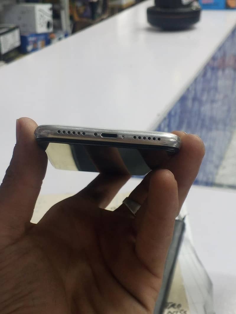 Apple iPhone X 3