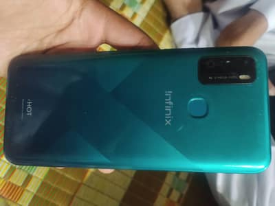 Infinix hot 9 play.      4/64