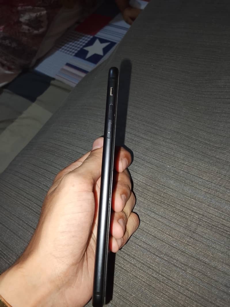Apple iPhone 7 Plus 1