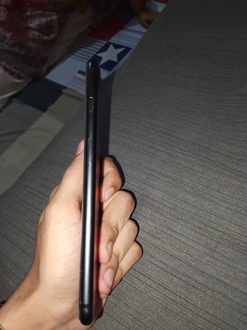 Apple iPhone 7 Plus 2
