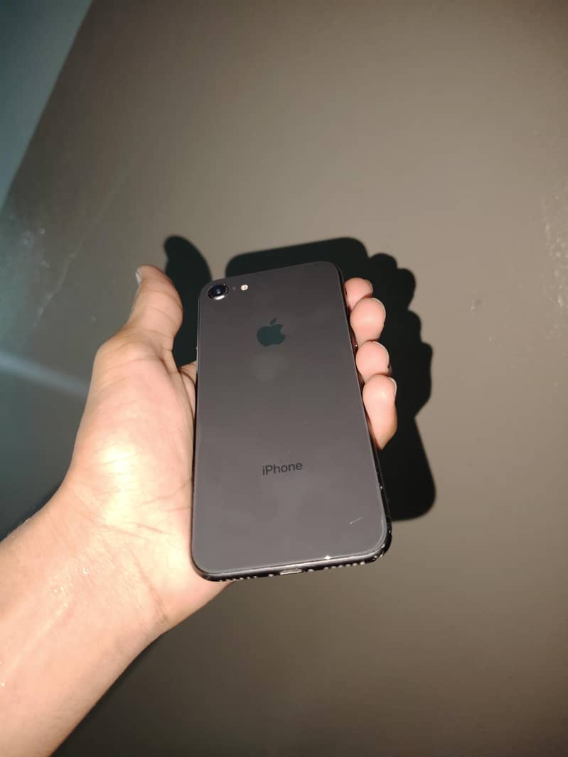 Apple iPhone 8 1