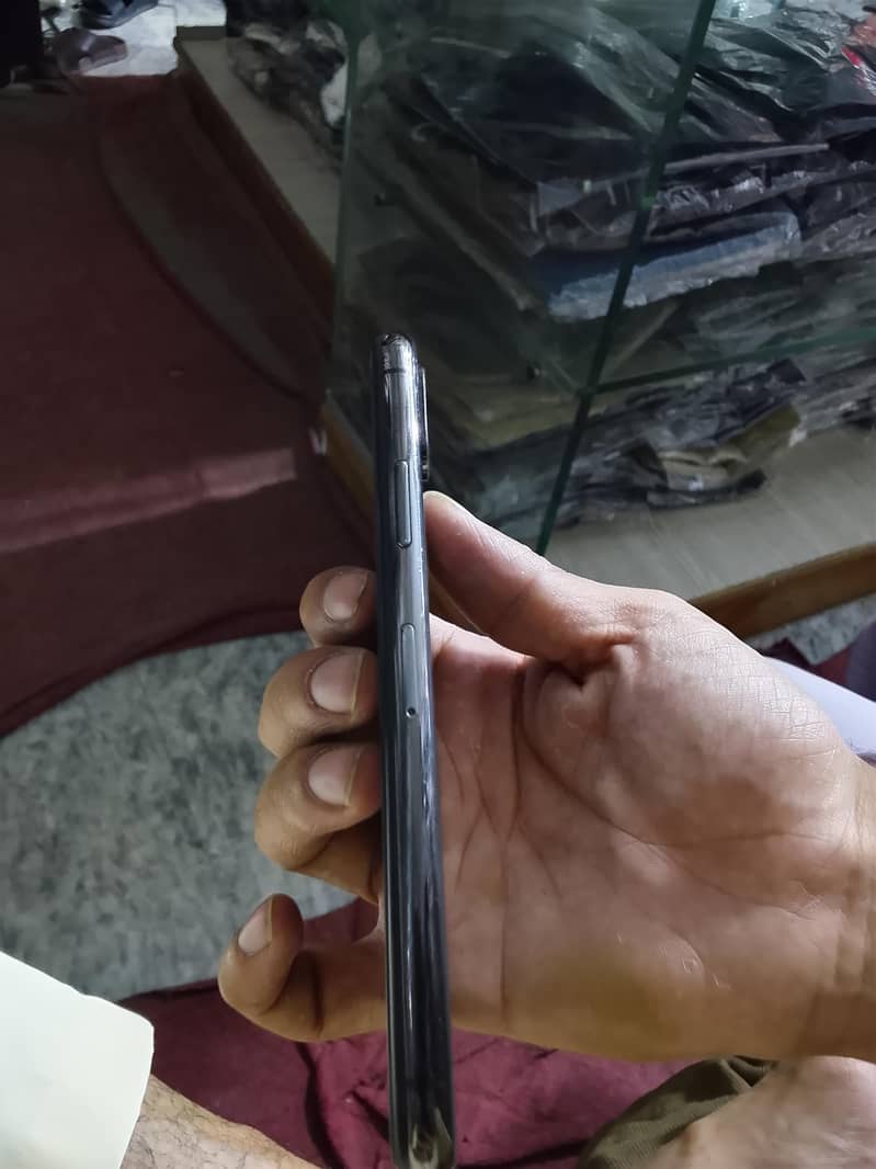 Apple iPhone X 4