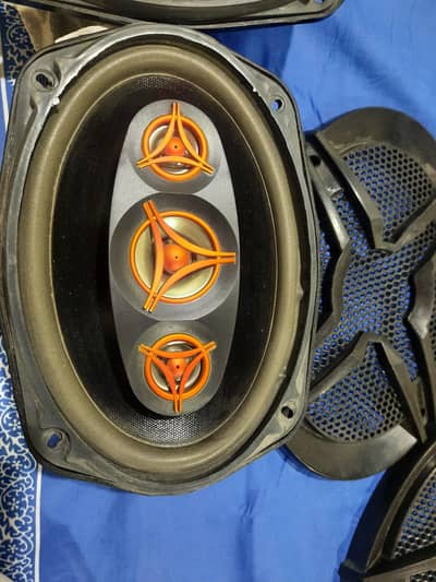 2 speaker brand new  or taip b hai sth sada wala