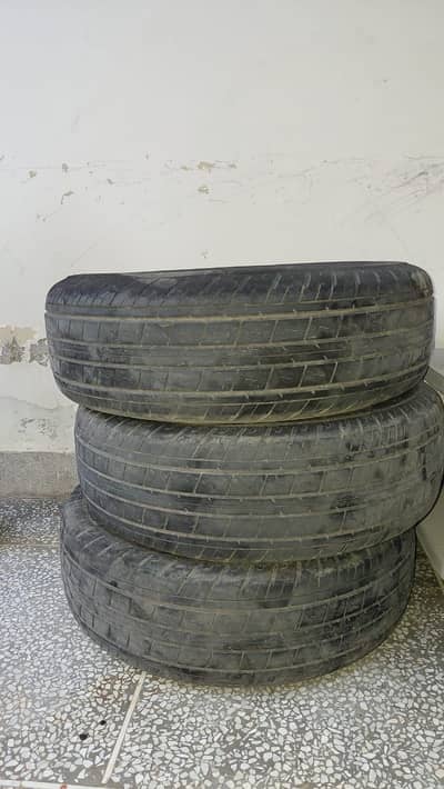 3 japenses tyre fore sale  in good condition  275/ 80/15