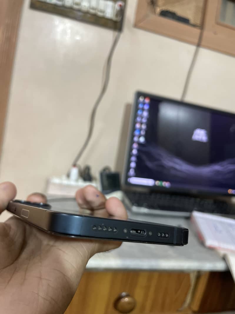 iPhone 13 10/10 4