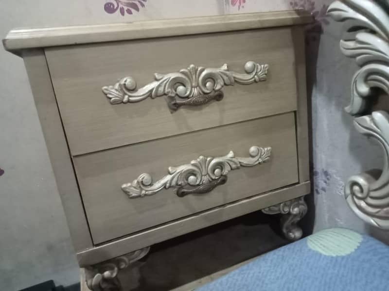 Bed dressing and side table 2