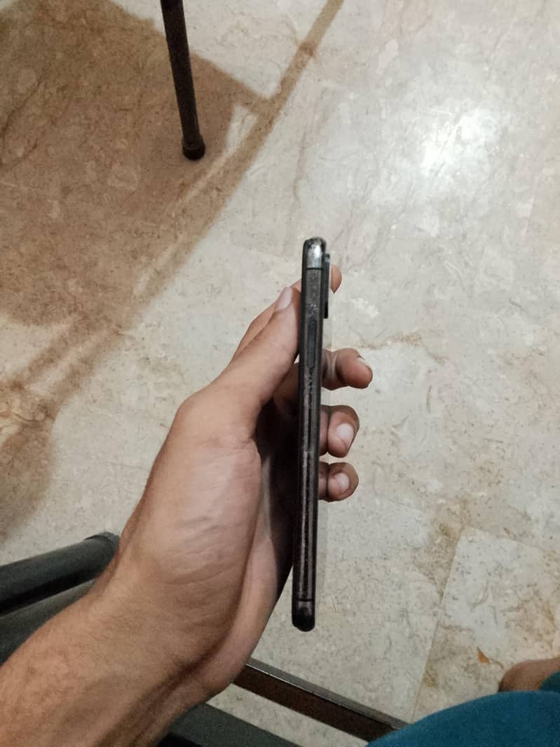 Apple iPhone X 3
