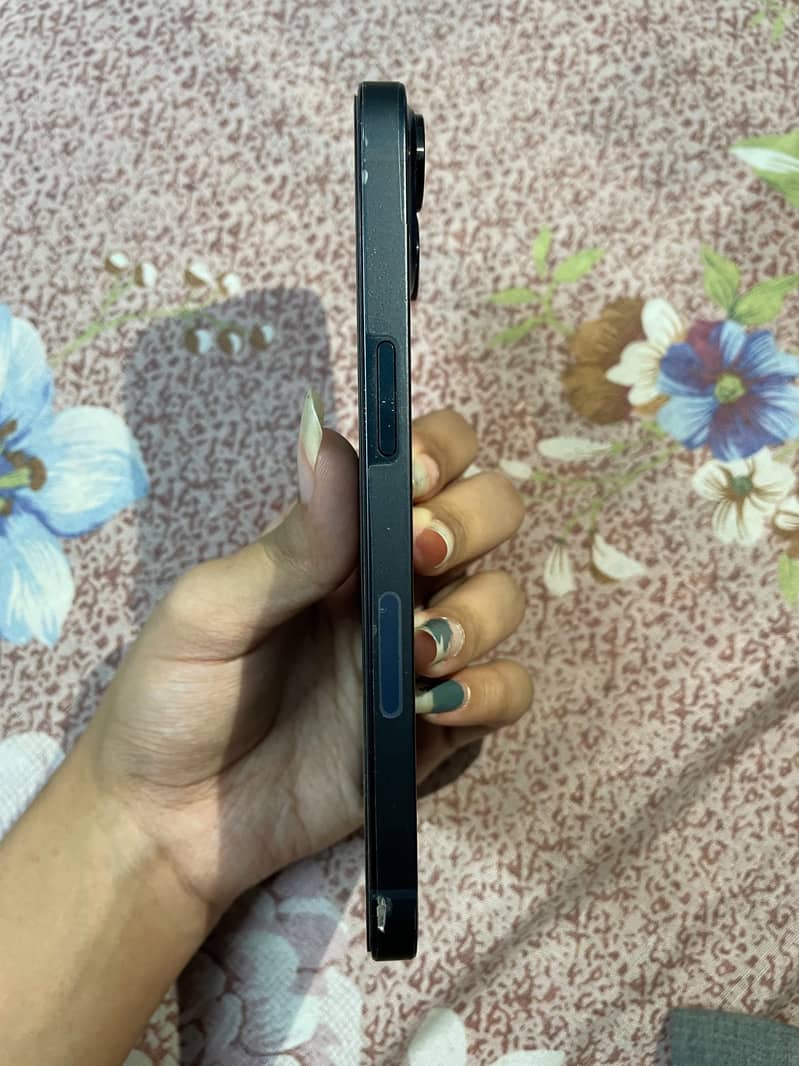 Apple iPhone 13 2