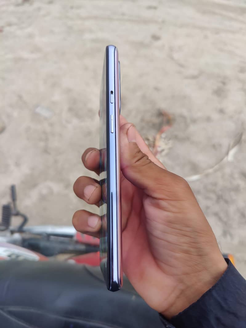 ONE PLUS 9  10/9 2
