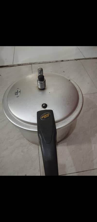 Pressure cooker