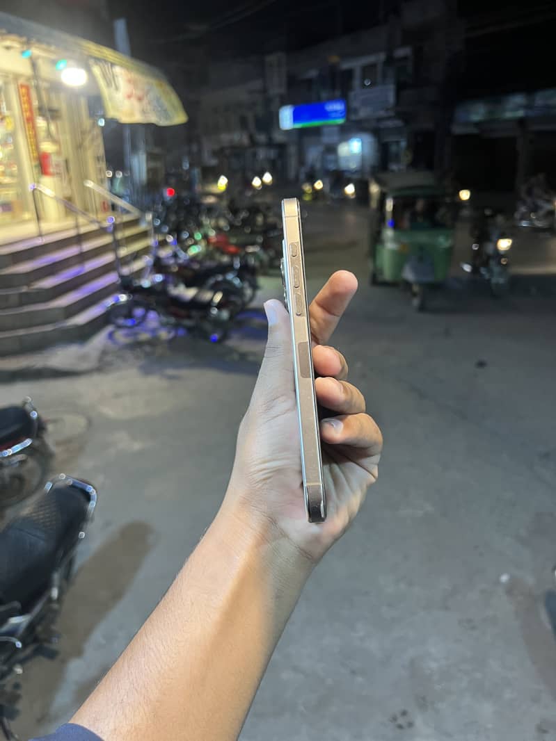 Iphone 16 pro max 2