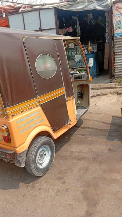 Siwa atu rickshaw all original patrol py hi koi kam ni hone wala