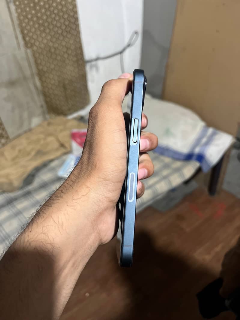 Iphone 13 4