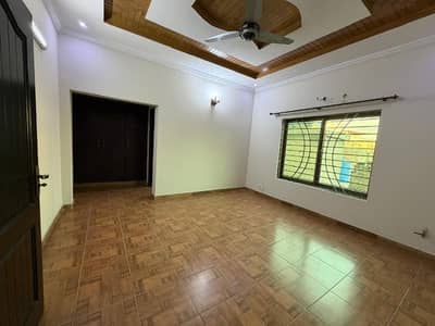 Separate Gate 1 Kanal 3 Bedroom Upper Portion Available For Rent Main Chaklala Scheme 3