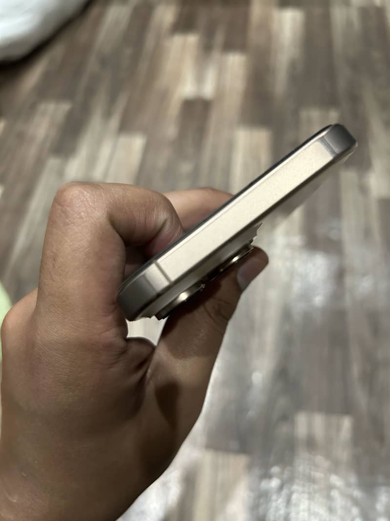 Apple iPhone 16 Pro Max 2