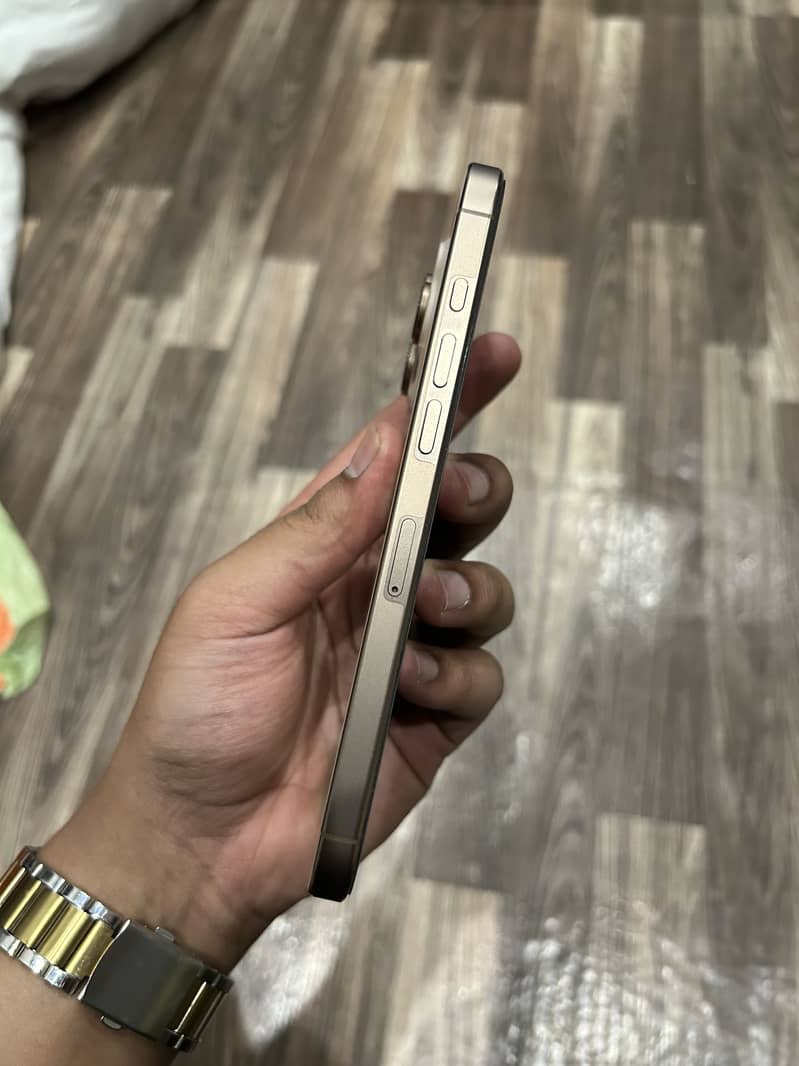 Apple iPhone 16 Pro Max 3