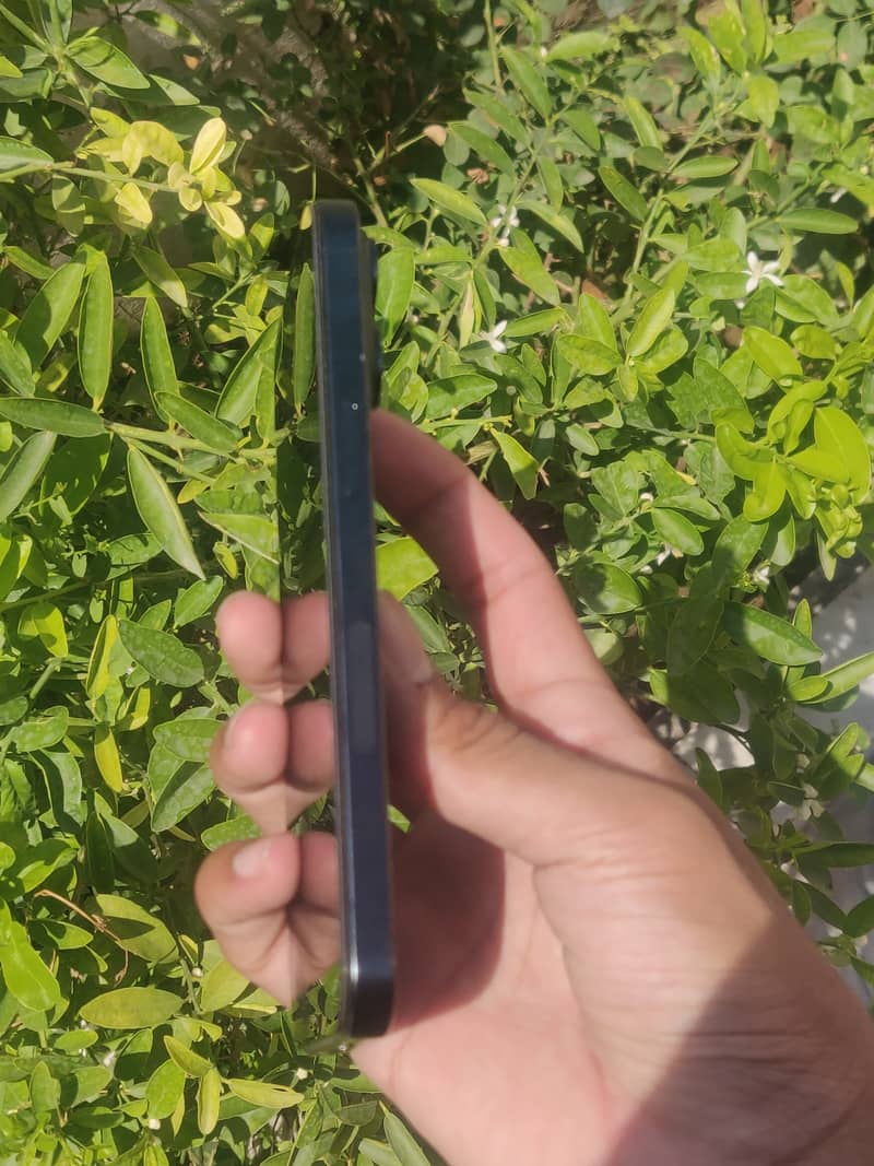 iPhone 15 Pro Max 3