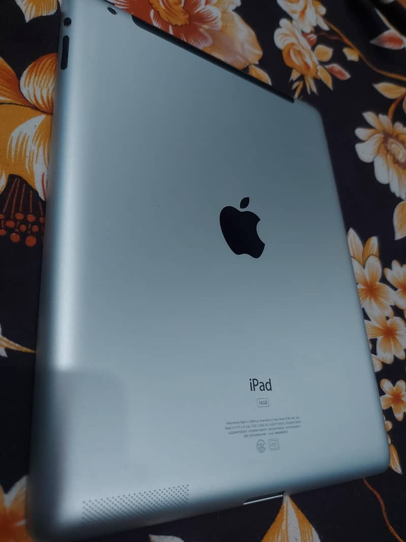 Ipad 2 | 16GB | My whatsapp number is 0314-3477763. 0