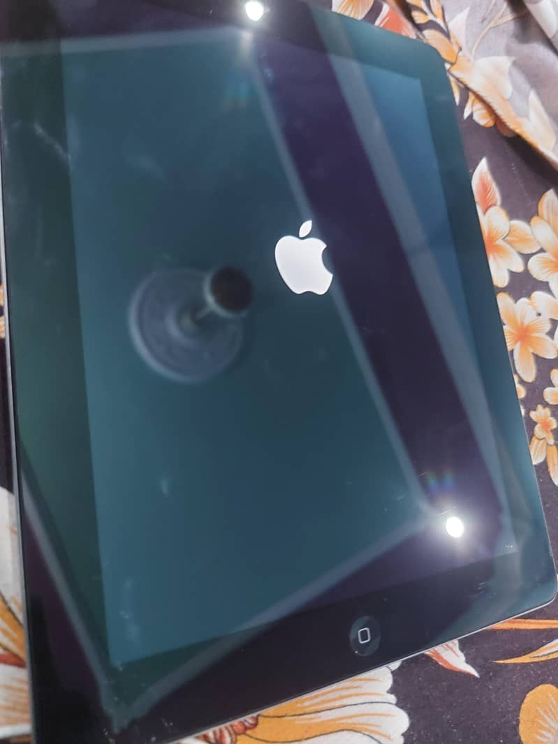Ipad 2 | 16GB | My whatsapp number is 0314-3477763. 1