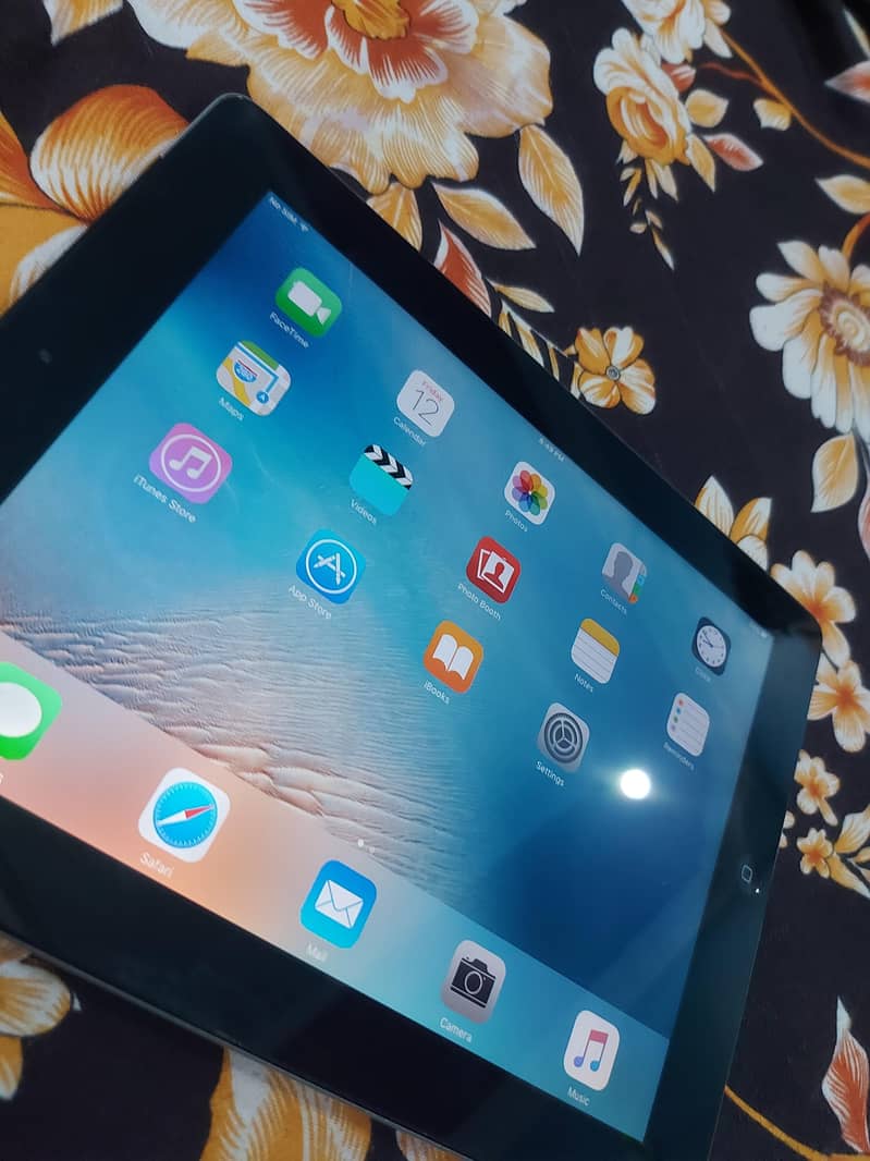 Ipad 2 | 16GB | My whatsapp number is 0314-3477763. 2