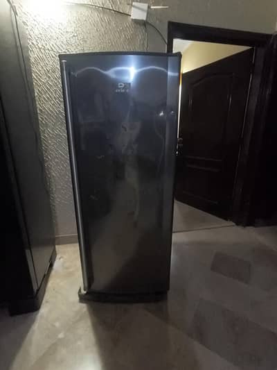Freezer floor standing
