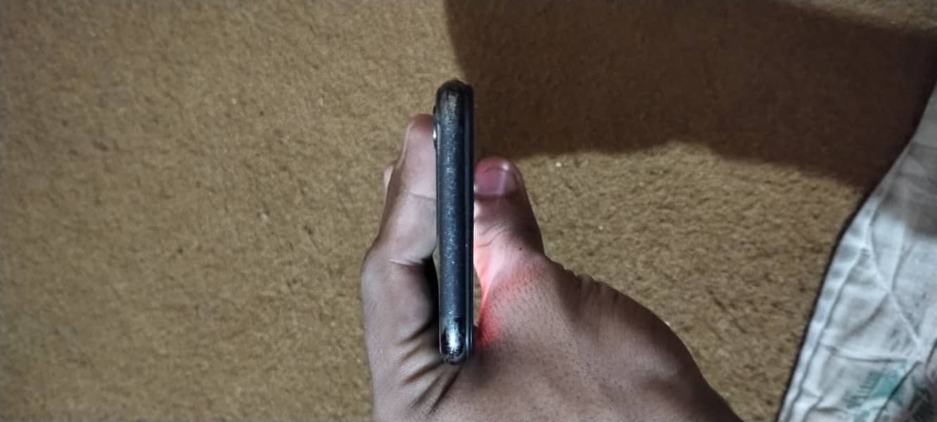 Apple iPhone X 4
