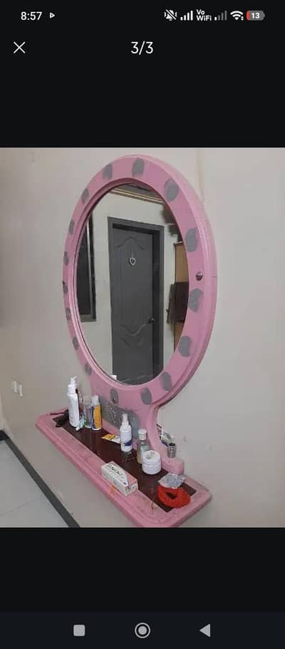 dressing and single mattress