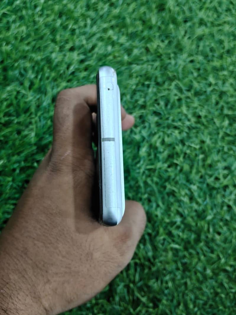 Google Pixel 7 4