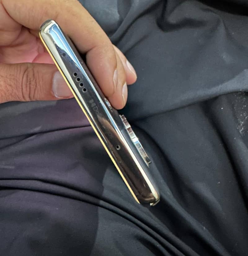 Tecno CAMON 40 Pro 0