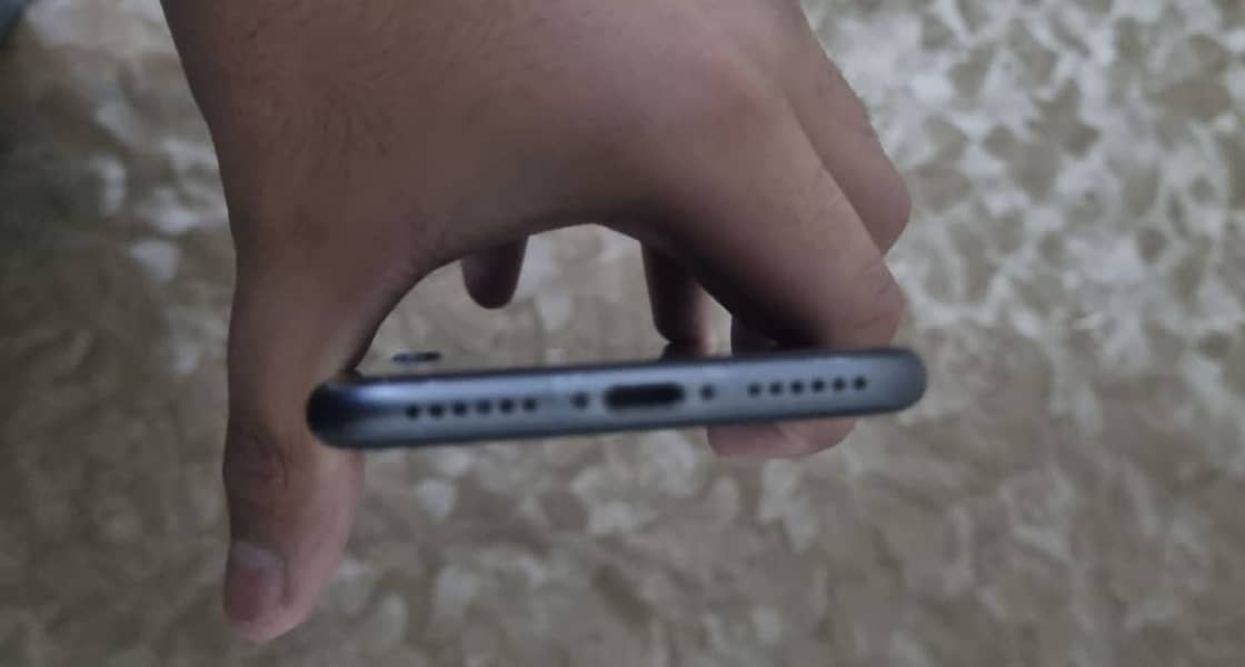 Apple iPhone 8 3