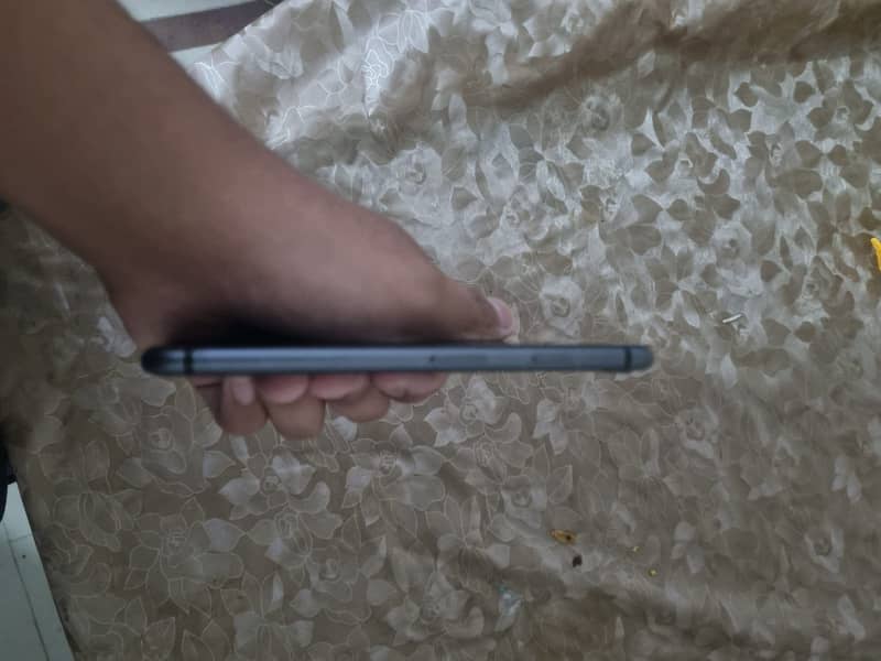 Apple iPhone 8 4