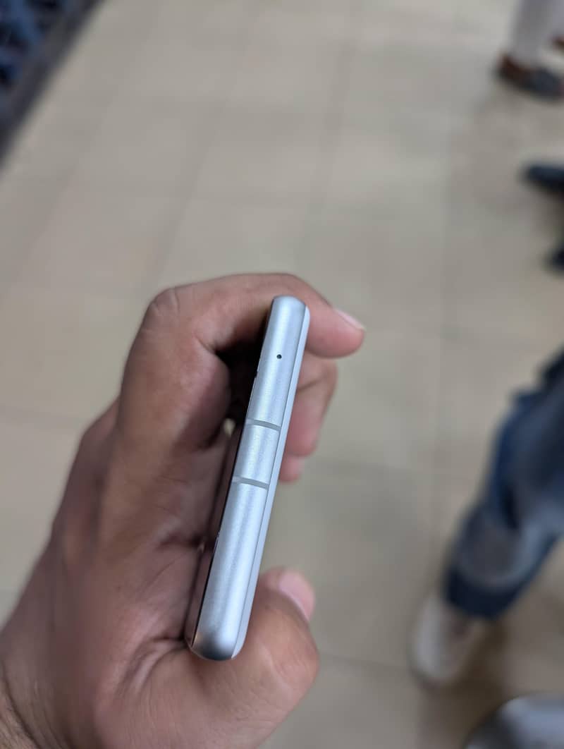 Google Pixel 7a 5