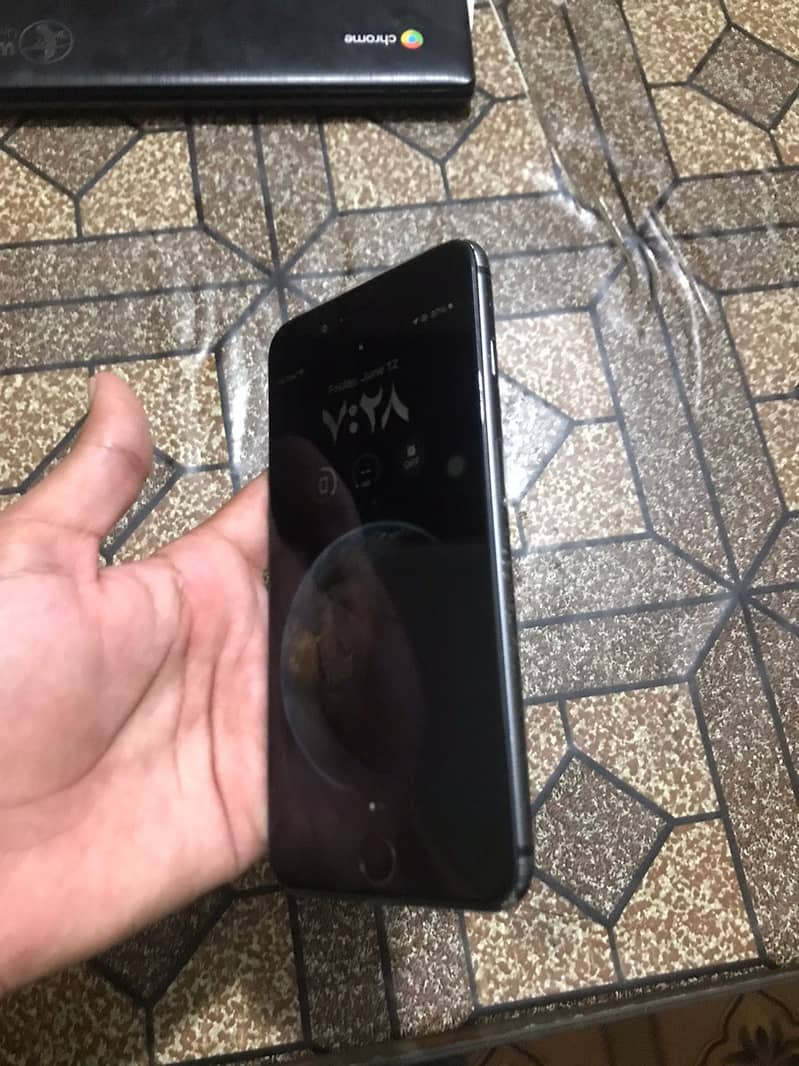 IPHONE 8 plus 1