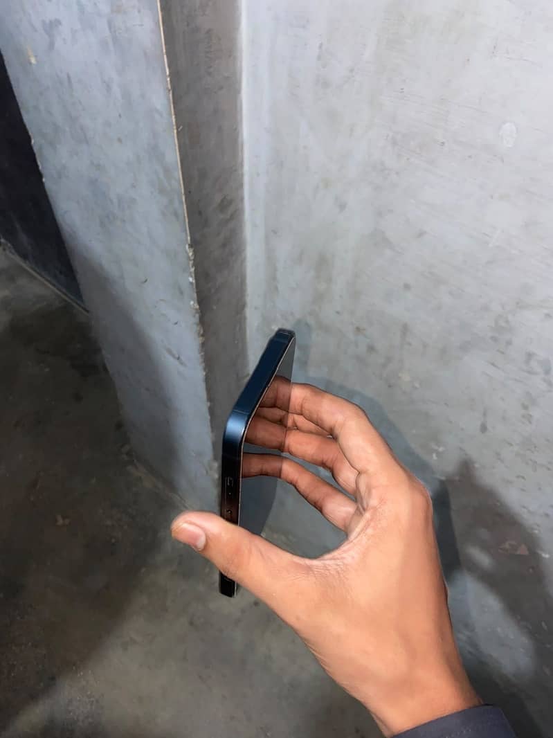Apple iPhone 13 2