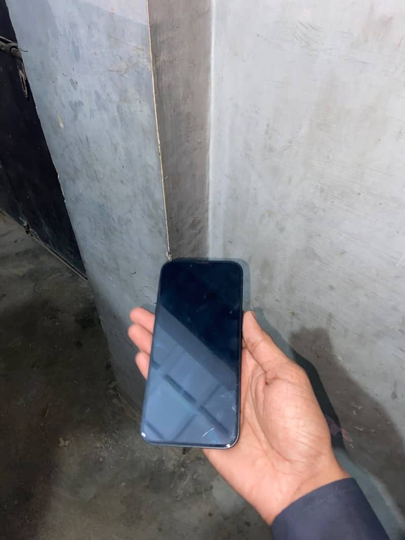 Apple iPhone 13 4